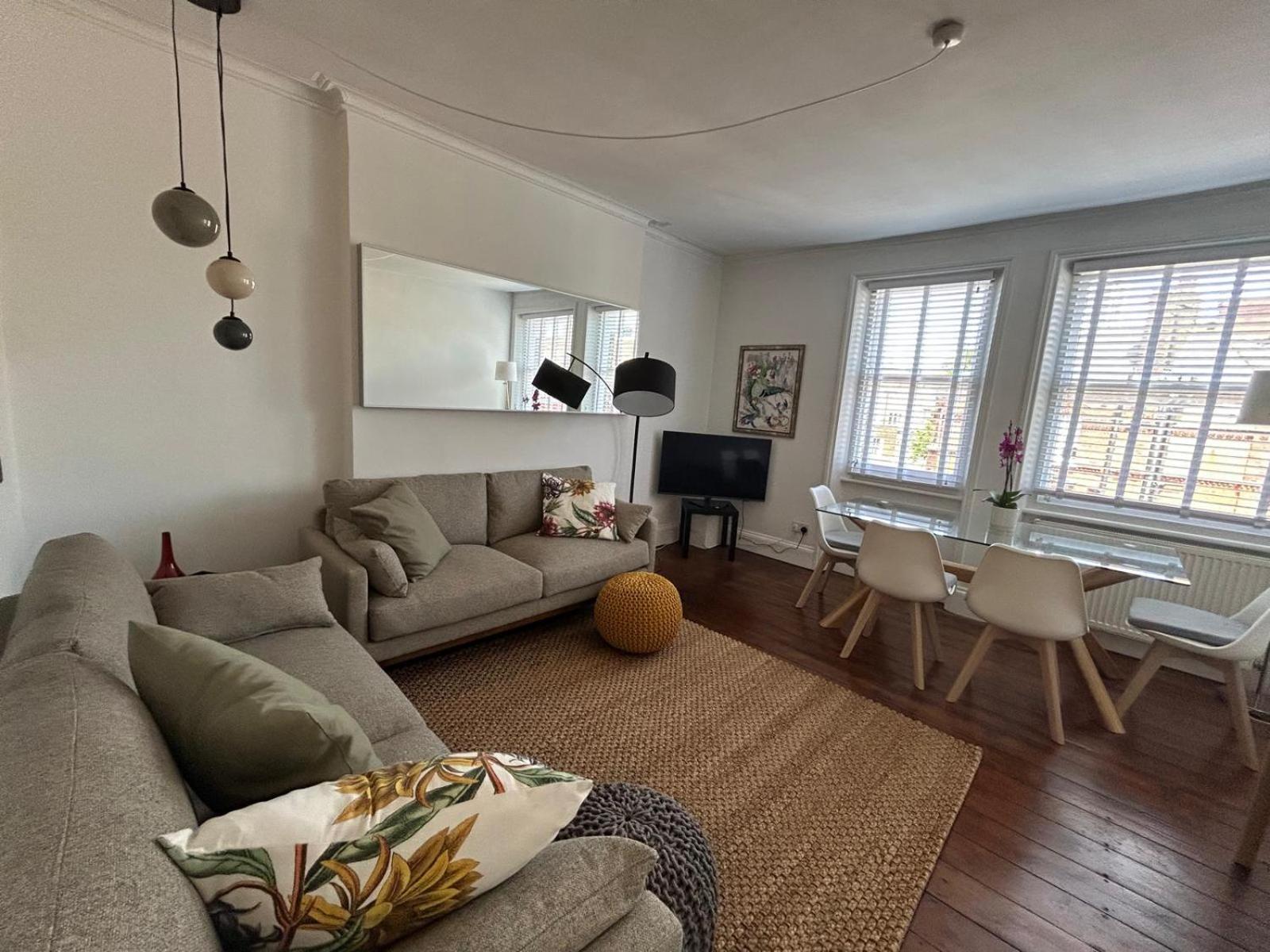 West Kensington 2bed Flat Londra